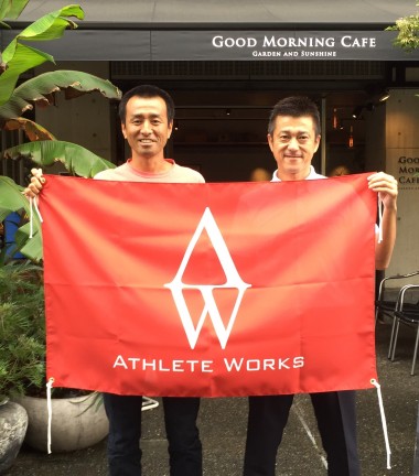 トライアスロンチーム旗　ATHLETE WORKS　スポーツ応援幕のイメージ